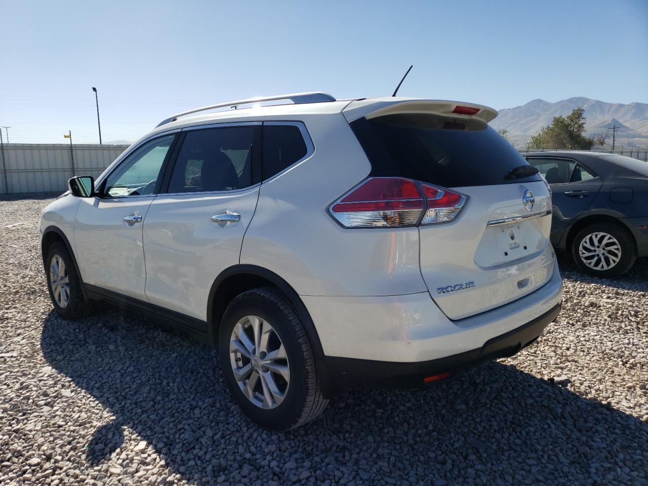 Image 2 of 2016 NISSAN ROGUE S 2016 with VIN KNMAT2MV2GP654478