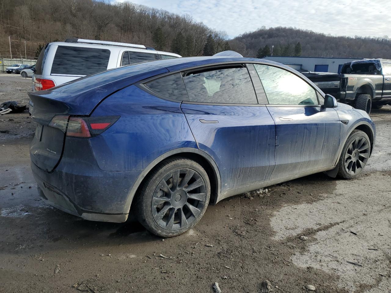 Obraz 3 z 2021 TESLA MODEL Y  2021 z VIN 5YJYGDEE0MF242109