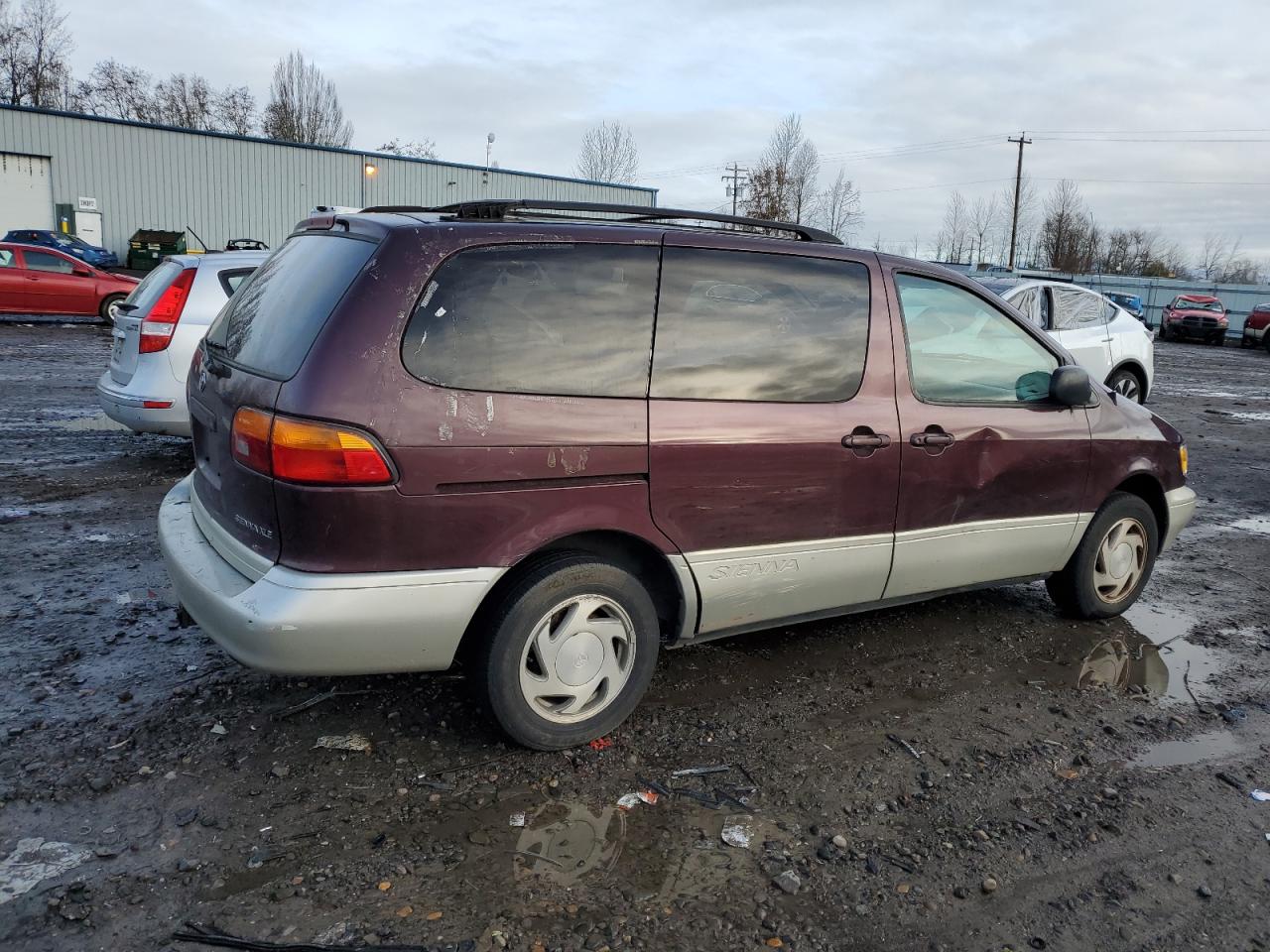 Image 3 of 1999 TOYOTA SIENNA LE 1999 with VIN 4T3ZF13C0XU140556