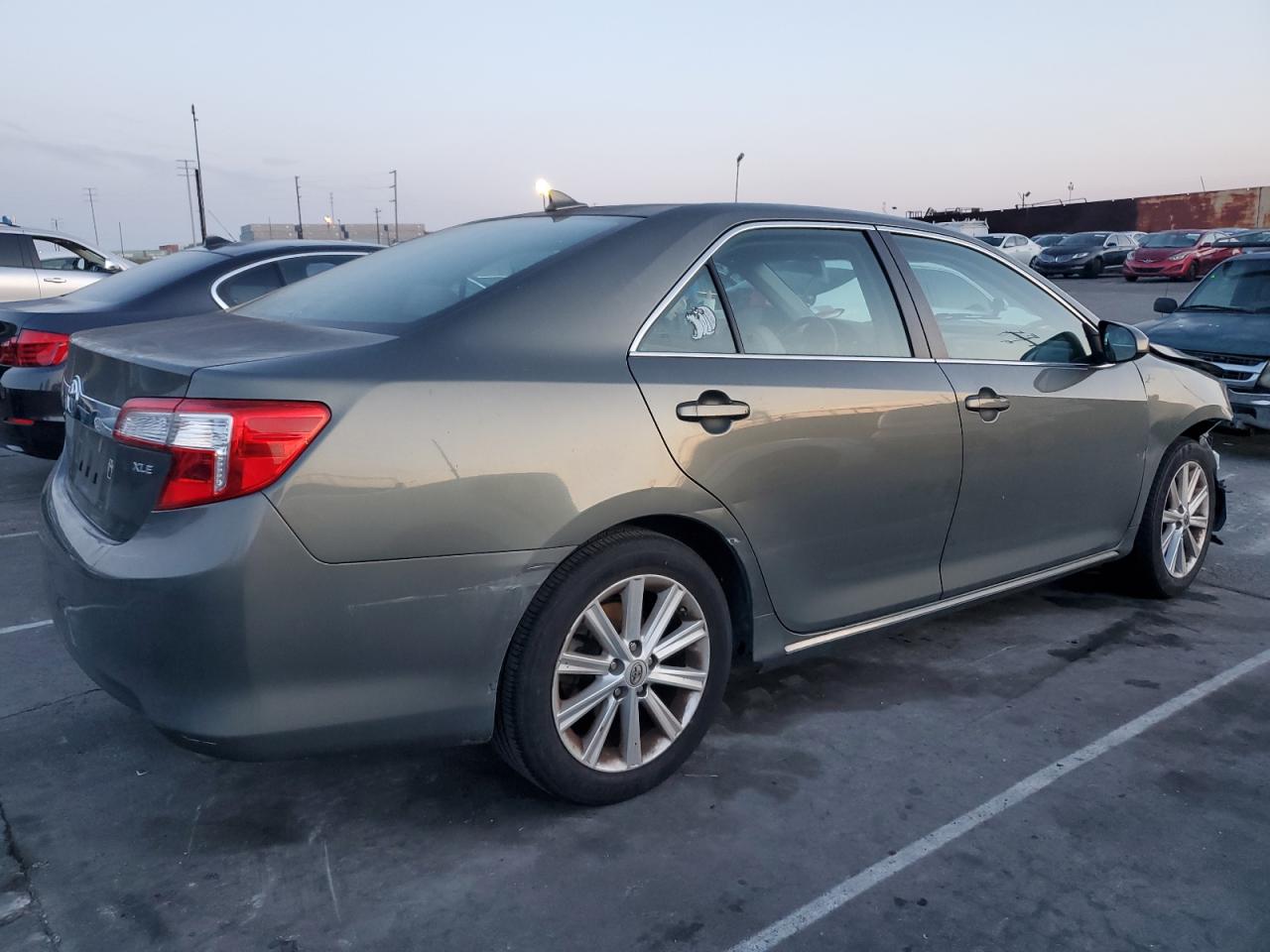 Obraz 3 z 2012 TOYOTA CAMRY SE 2012 z VIN 4T1BK1FK7CU505401