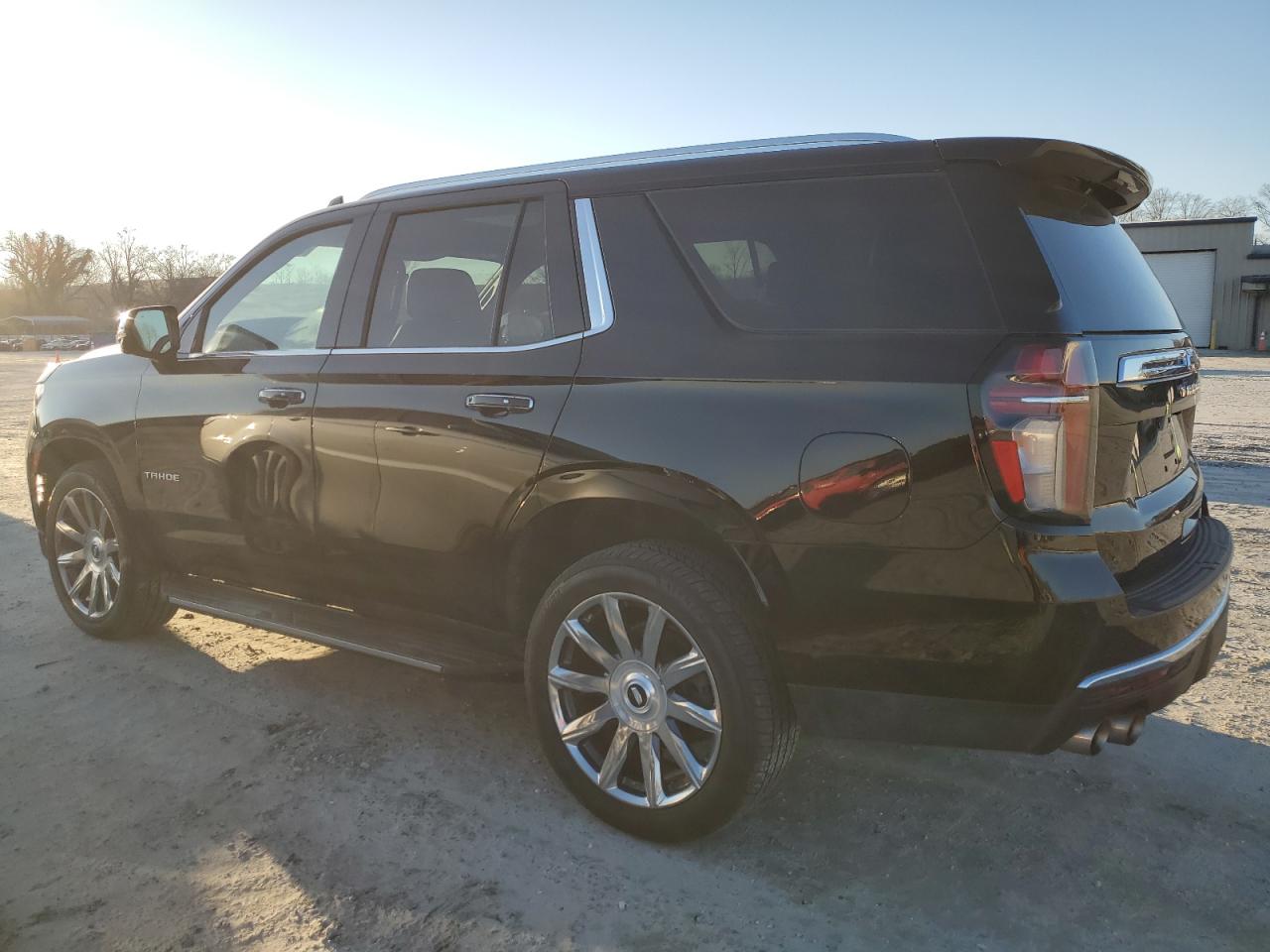 Изображение 2 2021 CHEVROLET TAHOE K1500 PREMIER 2021 с VIN 1GNSKSKDXMR357287