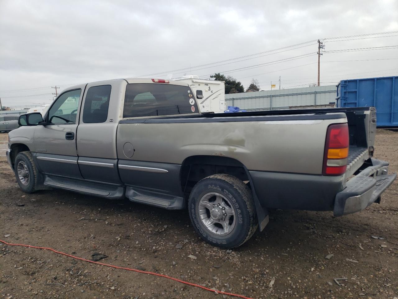 Image 2 of 1999 GMC NEW SIERRA C2500 1999 with VIN 1GTGC29U3XE554055