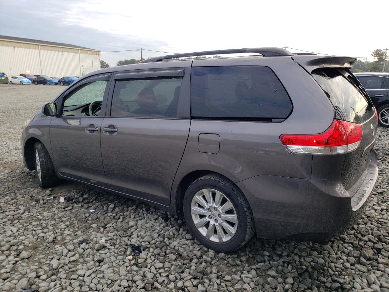 Image 2 of 2014 TOYOTA SIENNA XLE 2014 with VIN 5TDDK3DC6ES077963