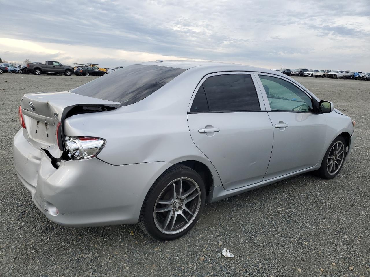 Изображение 3 2010 TOYOTA COROLLA BASE 2010 с VIN 1NXBU4EE2AZ187773