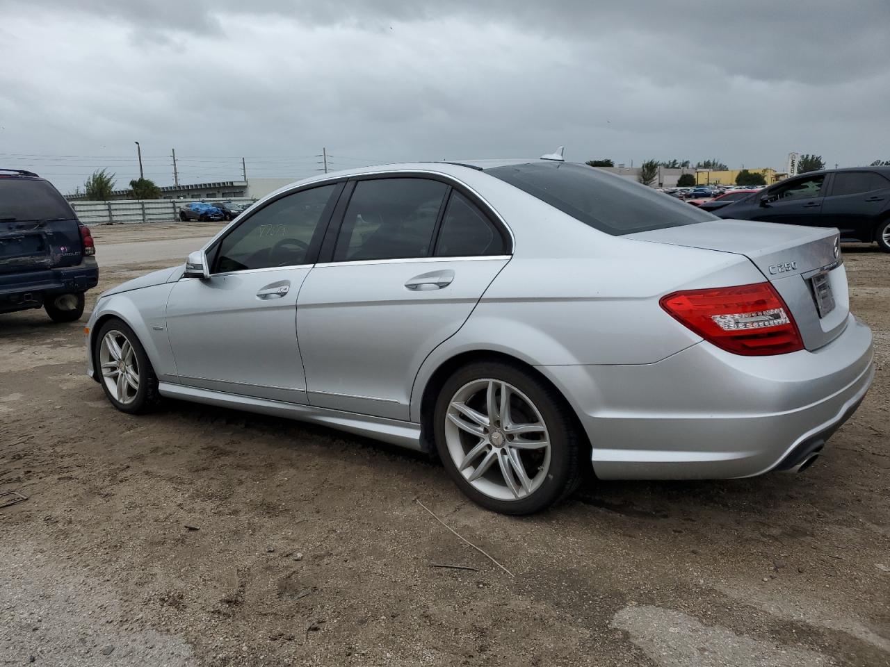Изображение 2 2012 MERCEDES-BENZ C 250 2012 с VIN WDDGF4HB3CA629377