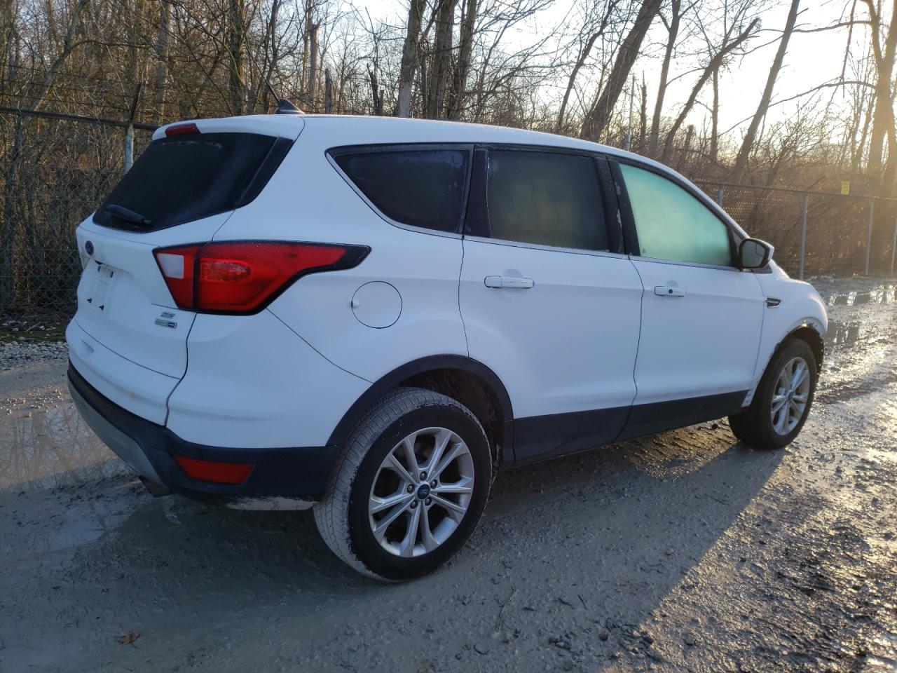 Image 3 of 2019 FORD ESCAPE SE 2019 with VIN 1FMCU9GD0KUA39502