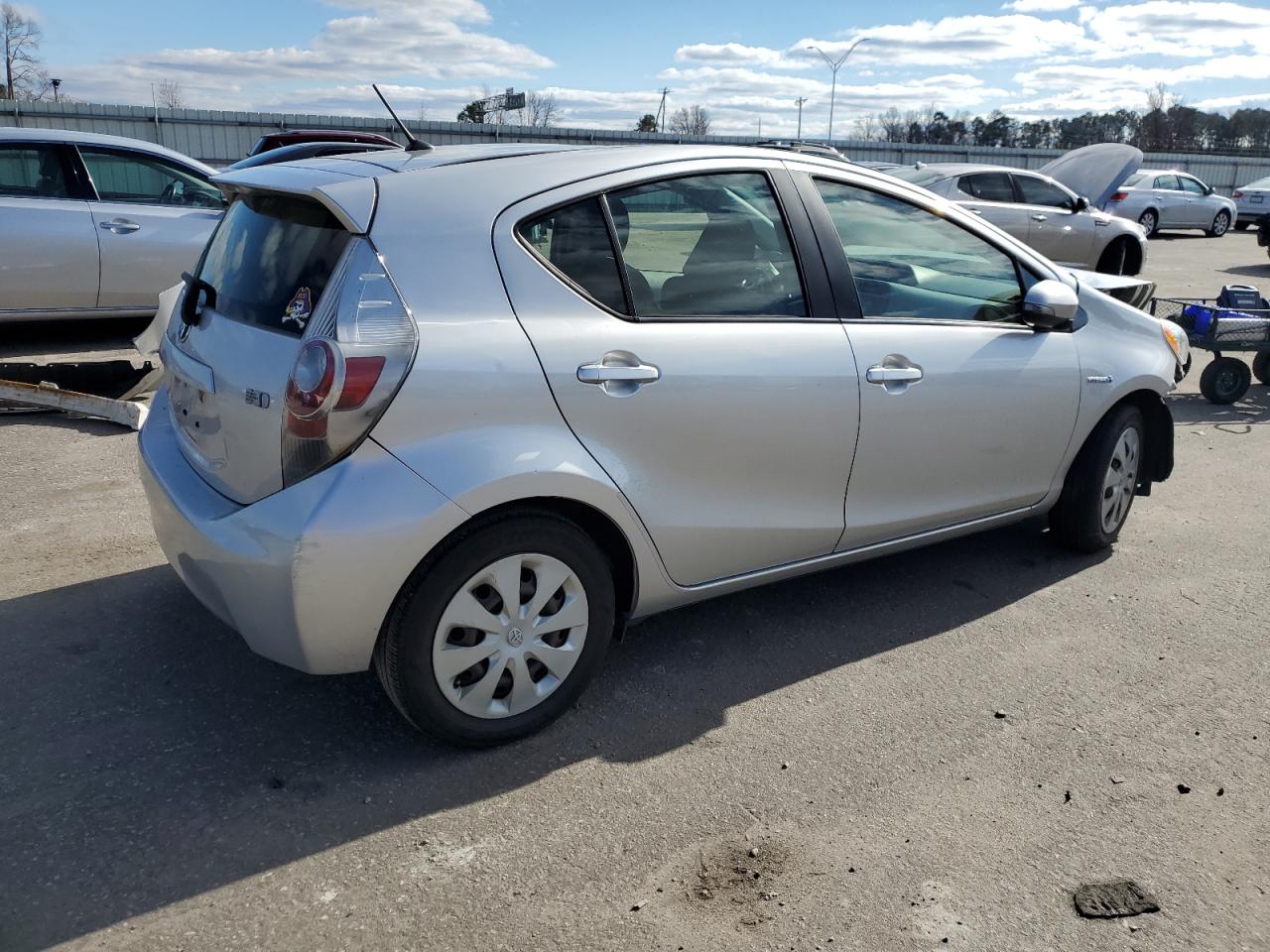 Image 3 of 2012 TOYOTA PRIUS C  2012 with VIN JTDKDTB36C1504377