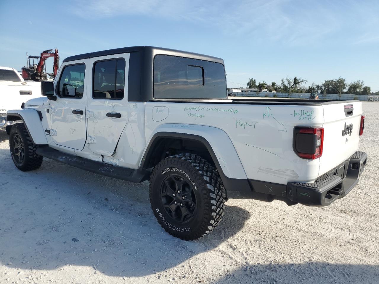 Image 2 of 2021 JEEP GLADIATOR SPORT 2021 with VIN 1C6HJTAG8ML561569