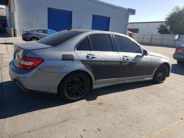 Obraz 3 z 2014 MERCEDES-BENZ C 250 2014 z VIN WDDGF4HB2ER316065