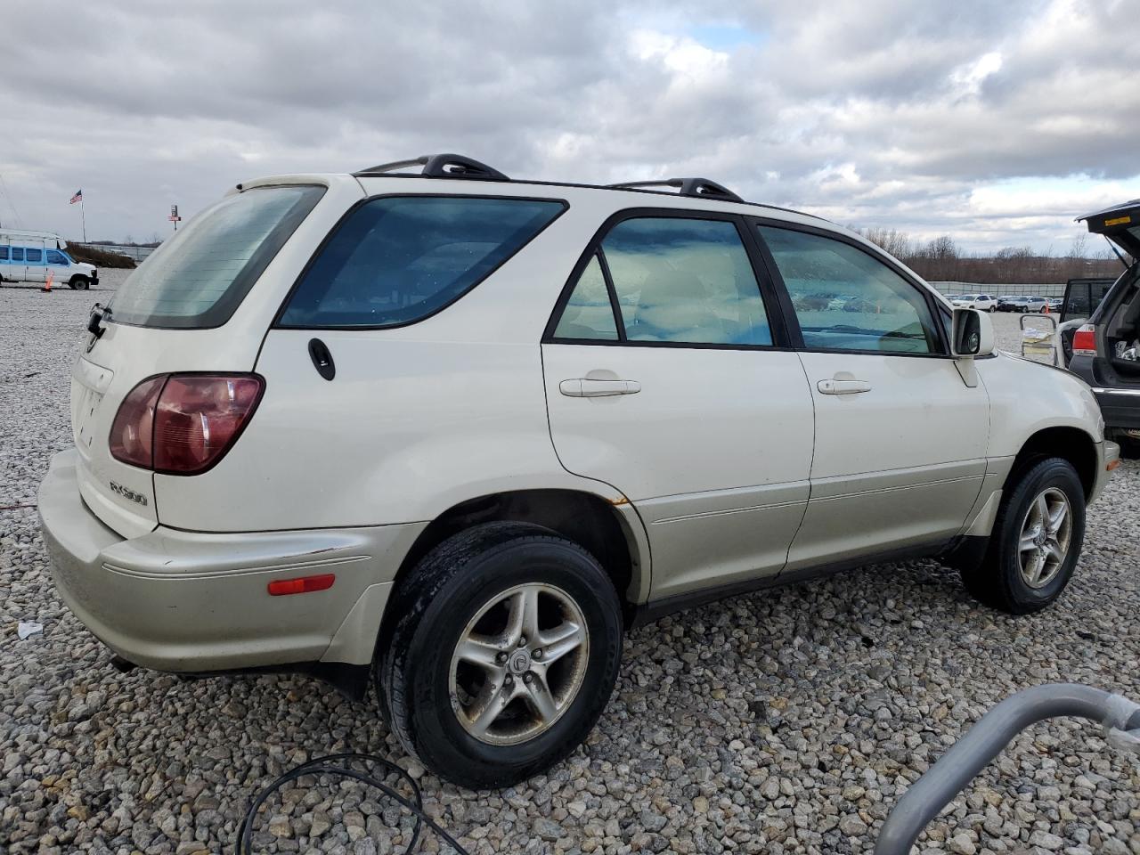 Image 3 of 2000 LEXUS RX 300 2000 with VIN JT6GF10U2Y0077039
