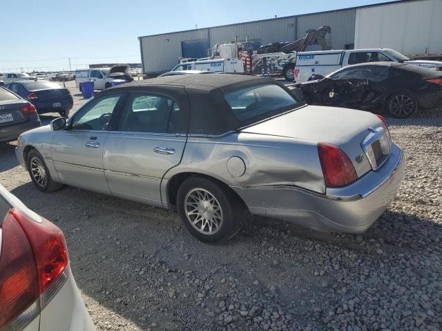 Image 2 of 2001 LINCOLN TOWN CAR SIGNATURE 2001 with VIN 1LNHM82W11Y681811