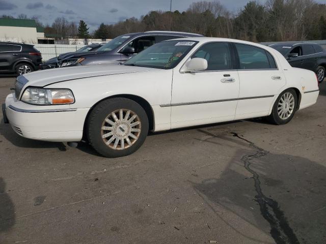Image 1 of 2003 LINCOLN TOWN CAR EXECUTIVE 2003 with VIN 1LNHM81W73Y671482