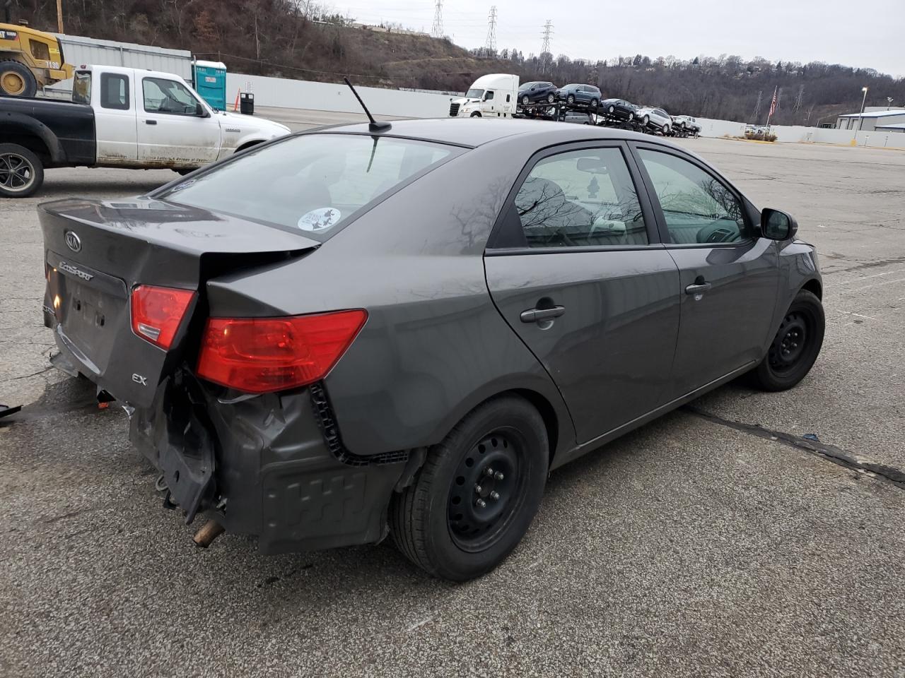 Image 3 of 2013 KIA FORTE EX 2013 with VIN KNAFU4A25D5726867