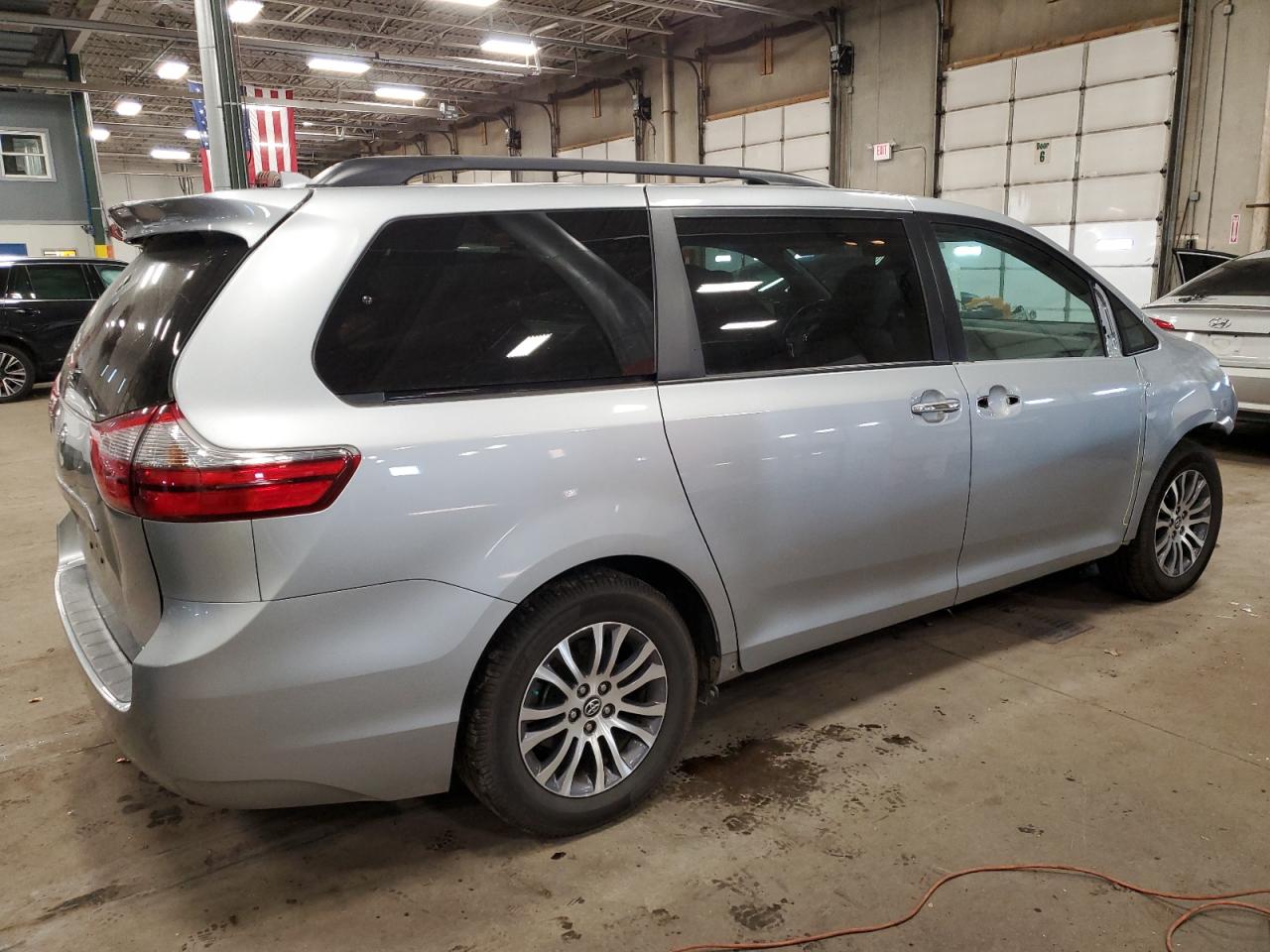 Image 3 of 2020 TOYOTA SIENNA XLE 2020 with VIN 5TDYZ3DC7LS034579
