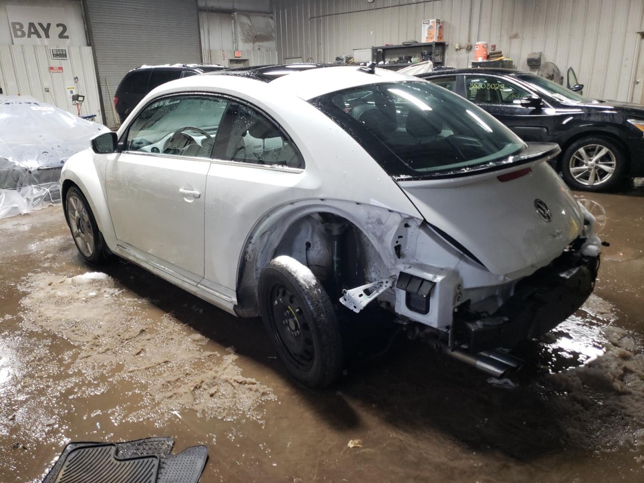 Изображение 2 2018 VOLKSWAGEN BEETLE SE 2018 с VIN 3VWJD7AT3JM726084