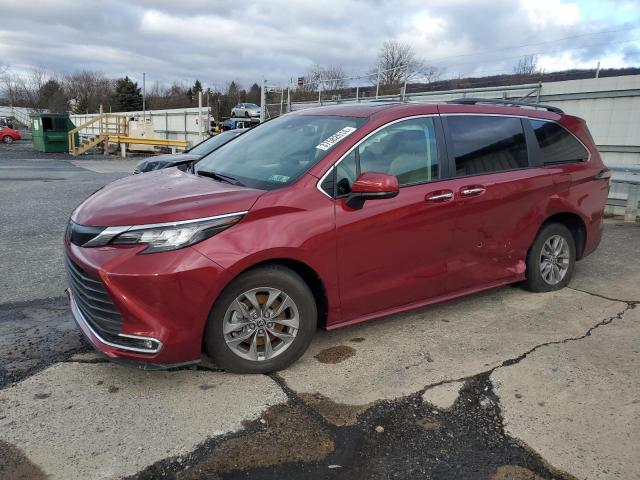 Image 1 of 2022 TOYOTA SIENNA XLE 2022 with VIN 5TDYRKEC2NS115954