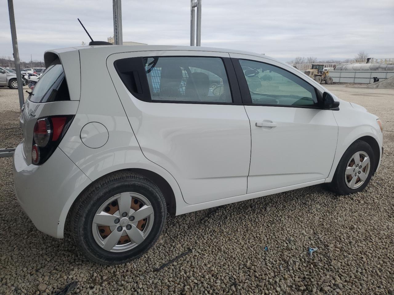 Изображение 3 2015 CHEVROLET SONIC LS 2015 с VIN 1G1JA6SH1F4121329