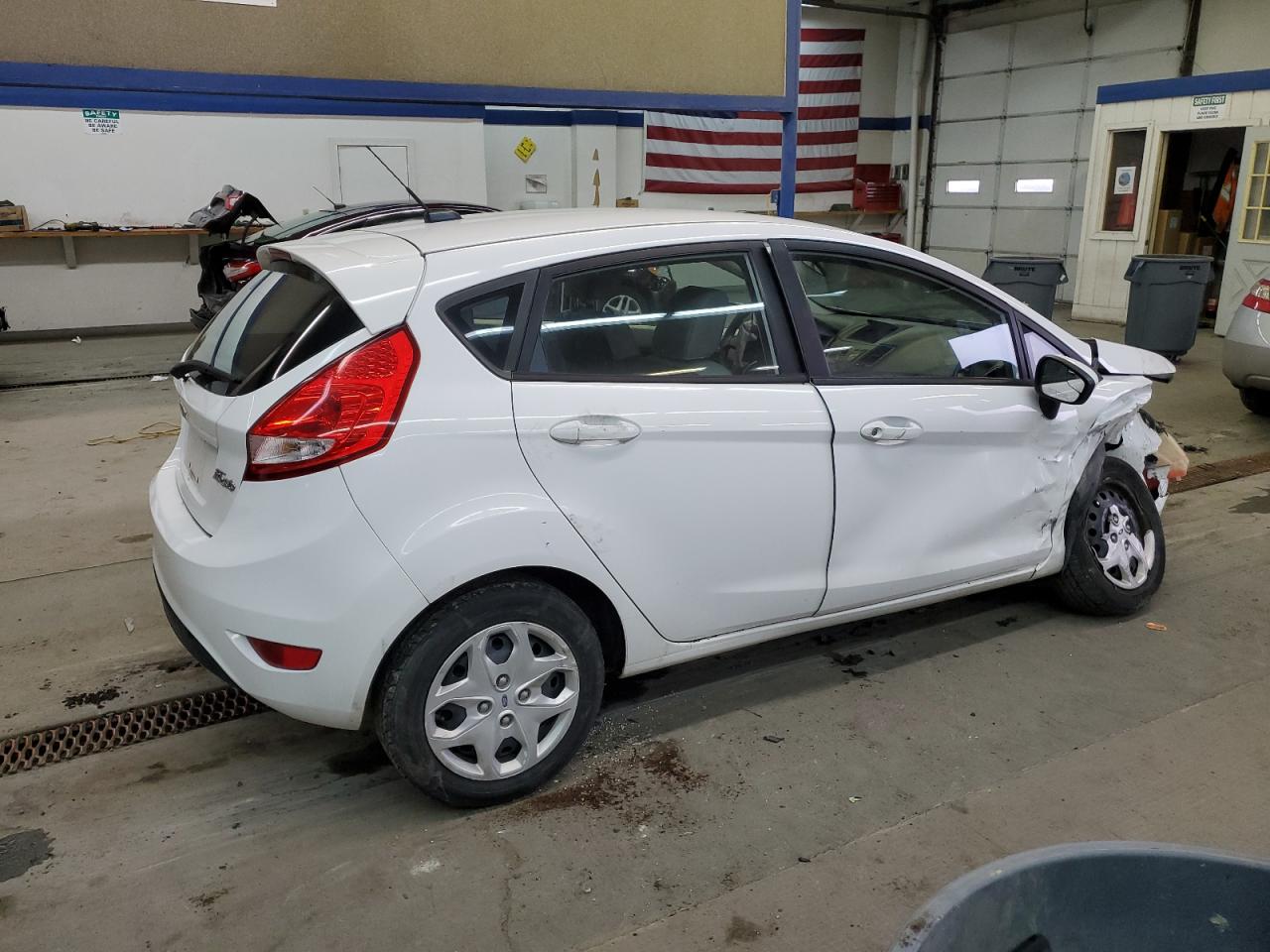 Изображение 3 2013 FORD FIESTA S 2013 с VIN 3FADP4TJ3DM215695
