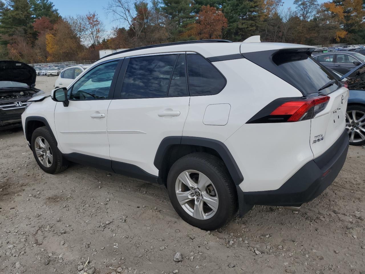 Изображение 2 2021 TOYOTA RAV4 XLE 2021 с VIN 2T3P1RFV6MC228932