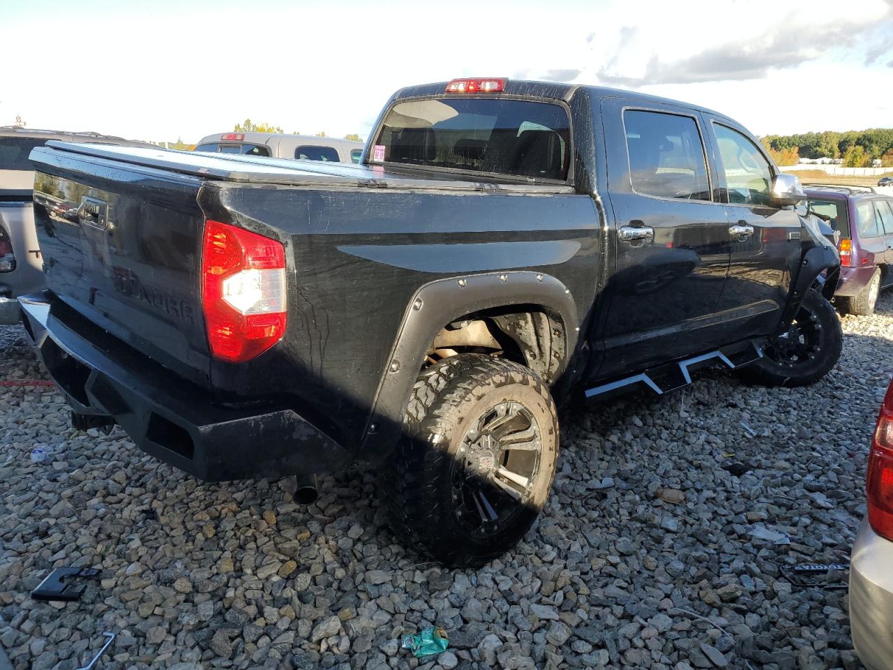 Изображение 3 2017 TOYOTA TUNDRA CREWMAX 1794 2017 с VIN 5TFAY5F1XHX608346