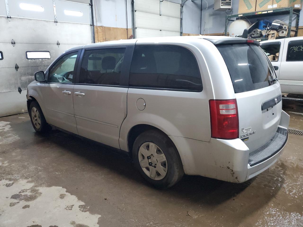 Image 2 of Dodge Grand Caravan Se 2010 with VIN 2D4RN4DE0AR335324