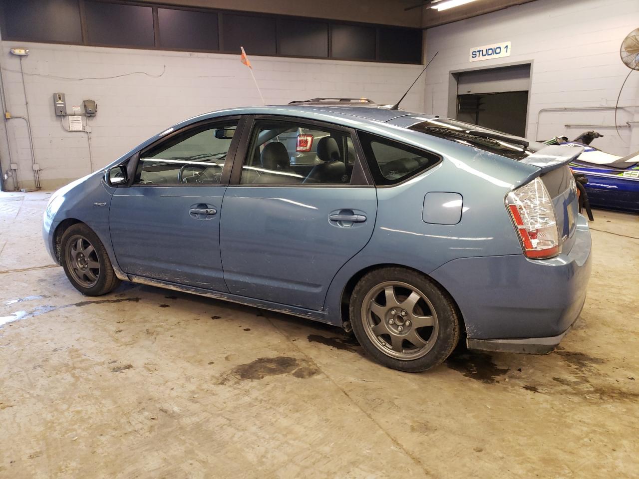 Image 2 of 2007 TOYOTA PRIUS  2007 with VIN JTDKB20U377669303