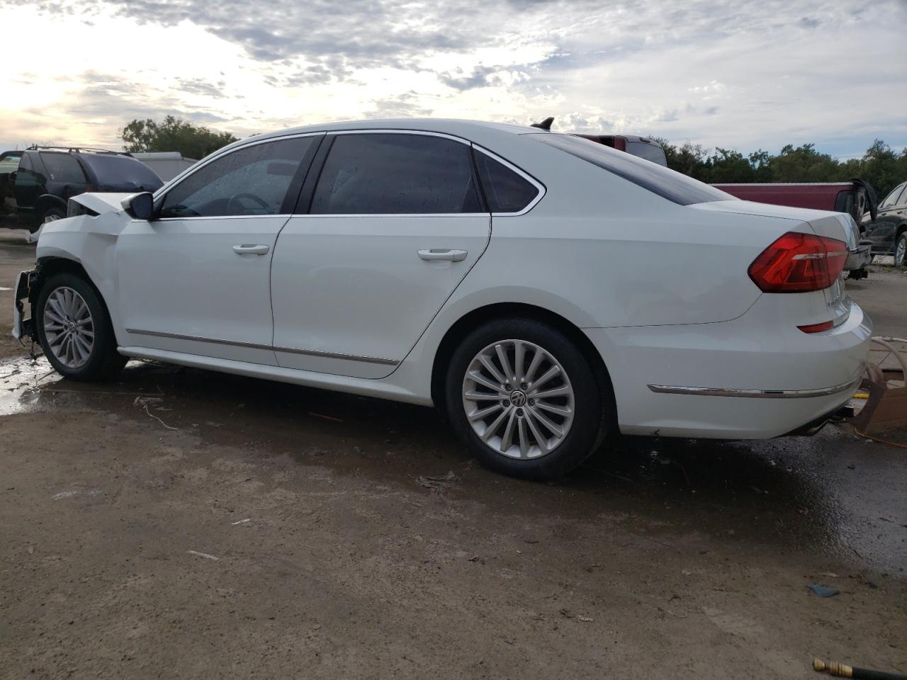 Image 2 of 2016 VOLKSWAGEN PASSAT SE 2016 with VIN 1VWBT7A32GC030513