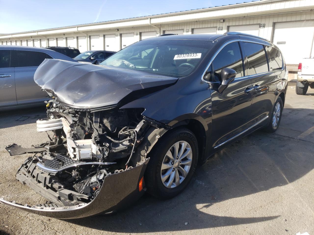 Image 1 of 2018 CHRYSLER PACIFICA TOURING L 2018 with VIN 2C4RC1BG3JR118968