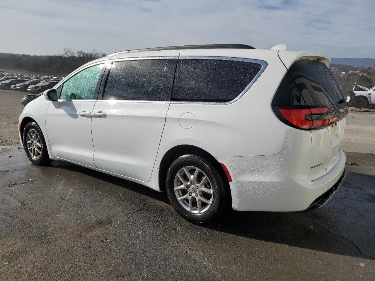 Изображение 2 2022 CHRYSLER PACIFICA TOURING L 2022 с VIN 2C4RC1BG1NR179208