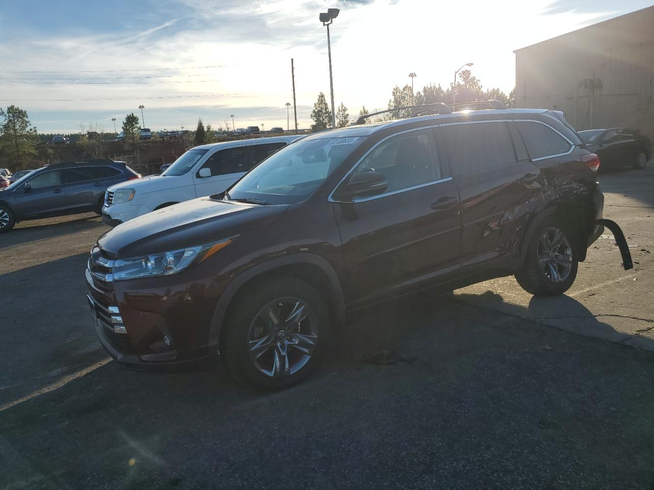 Image 1 of 2019 TOYOTA HIGHLANDER LIMITED 2019 with VIN 5TDYZRFH6KS318635