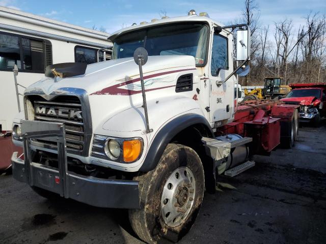 Obraz 2 z 2004 MACK 700 CV700 2004 z VIN 1M2AG11C24M013177