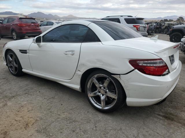 Image 2 of 2015 MERCEDES-BENZ SLK 250 2015 with VIN WDDPK4HA2FF104143