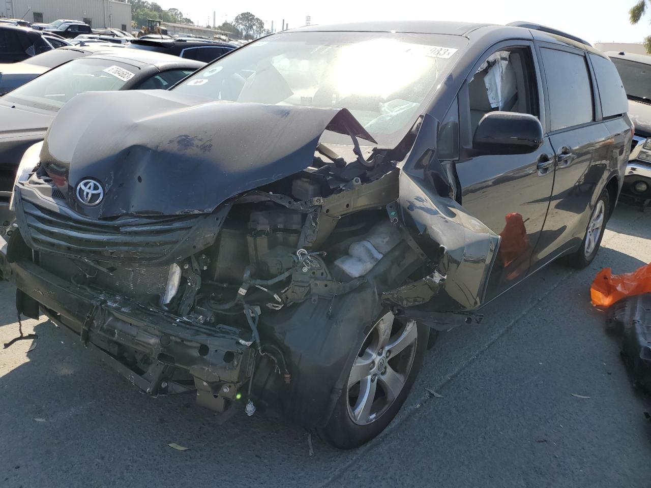 Image 1 of 2017 TOYOTA SIENNA LE 2017 with VIN 5TDKZ3DC3HS882987