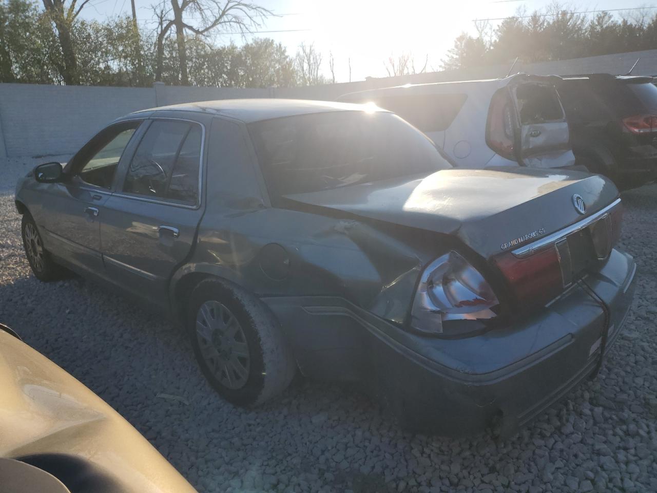 Image 2 of 2005 MERCURY GRAND MARQUIS GS 2005 with VIN 2MEFM74W35X666573