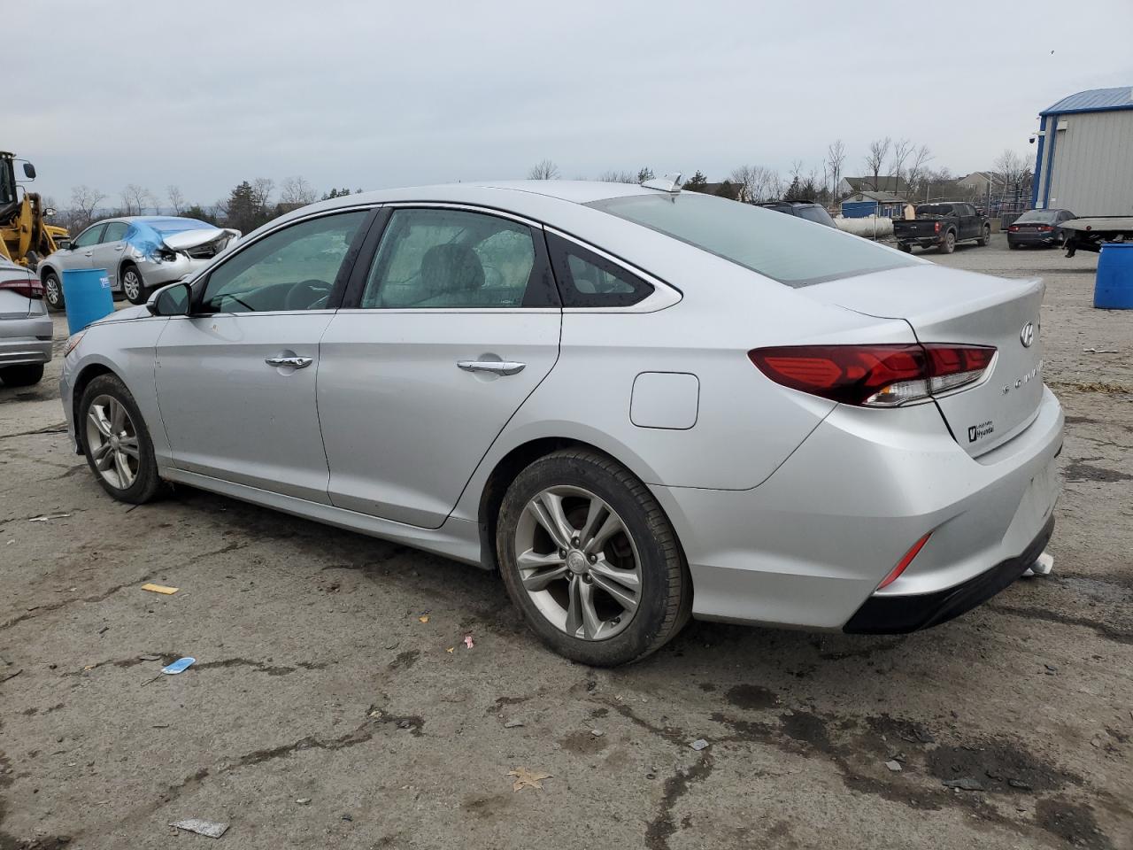 Image 2 of 2019 HYUNDAI SONATA LIMITED 2019 with VIN 5NPE34AF7KH773464