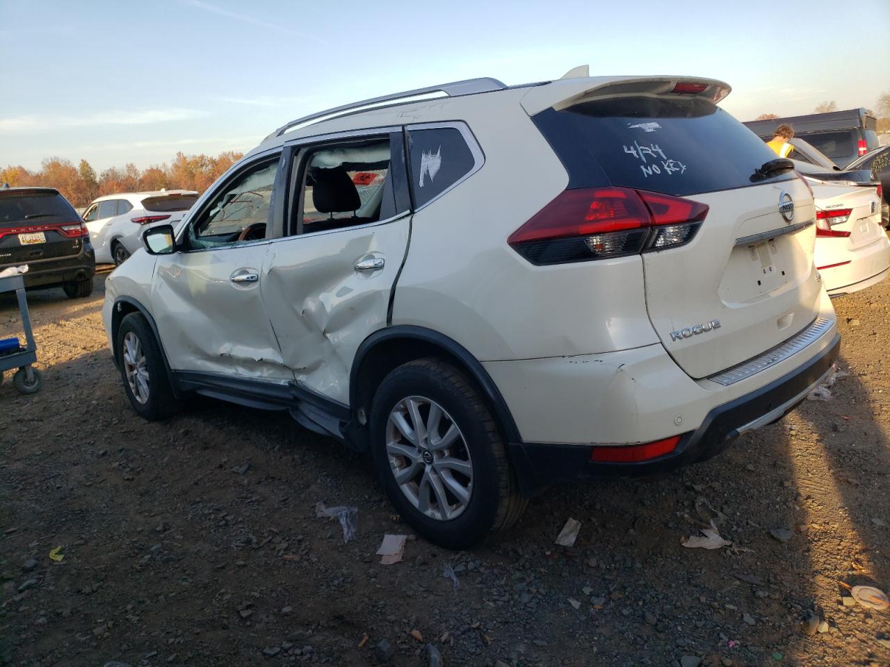 Obraz 2 z 2019 NISSAN ROGUE S 2019 z VIN JN8AT2MV5KW375867