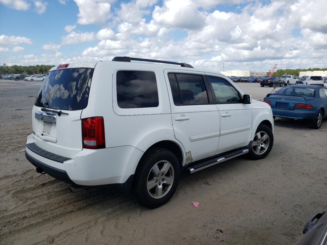 Image 3 of 2011 HONDA PILOT EX 2011 with VIN 5FNYF3H40BB025186