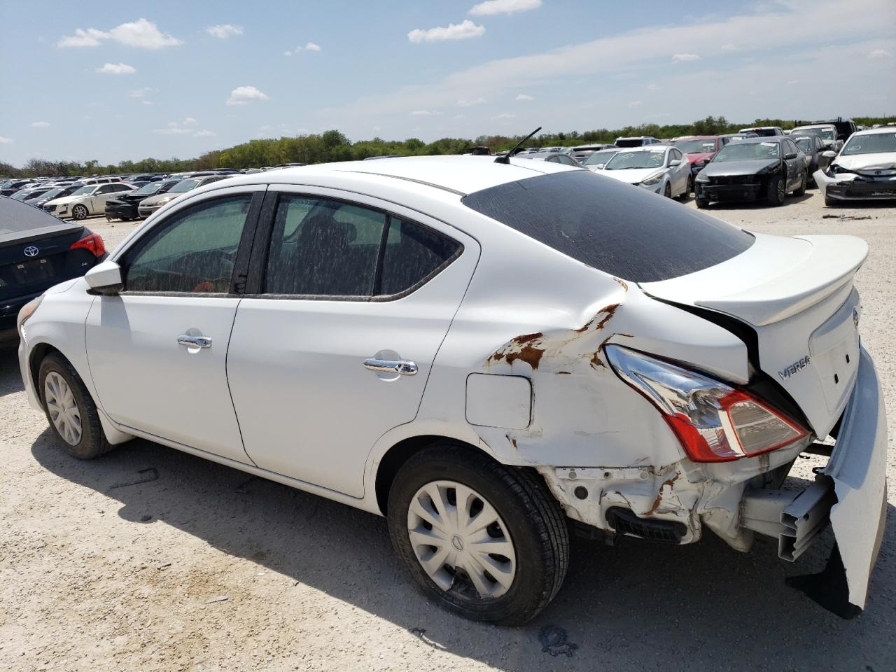 Изображение 2 2015 NISSAN VERSA S 2015 с VIN 3N1CN7AP6FL940949