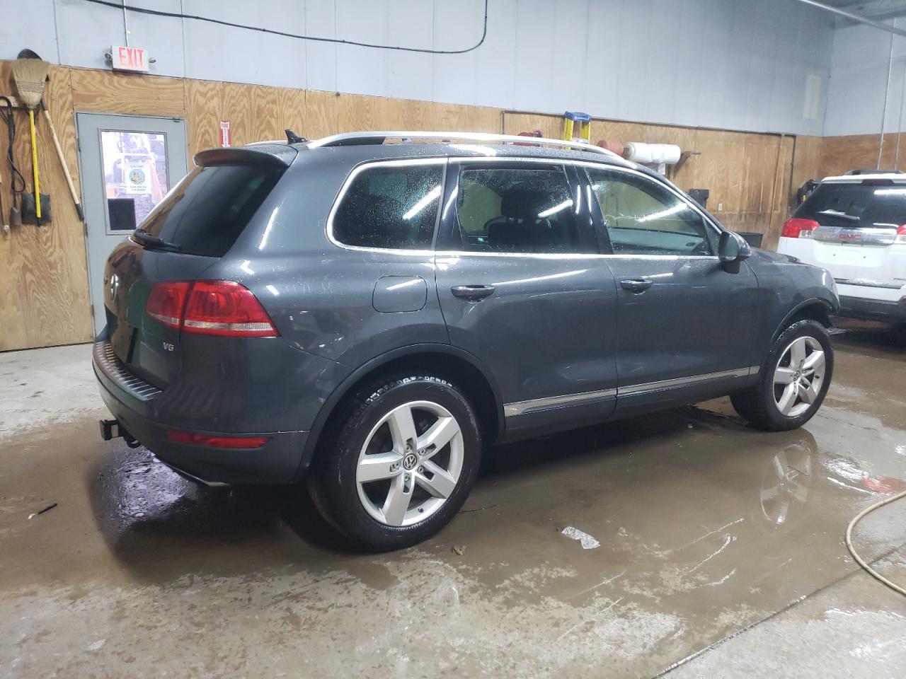 Obraz 3 z 2014 VOLKSWAGEN TOUAREG V6 2014 z VIN WVGEF9BP4ED012442