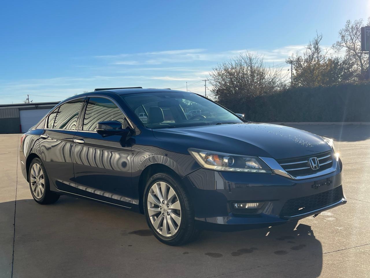 Image 1 of 2015 HONDA ACCORD EXL 2015 with VIN 1HGCR3F88FA016940