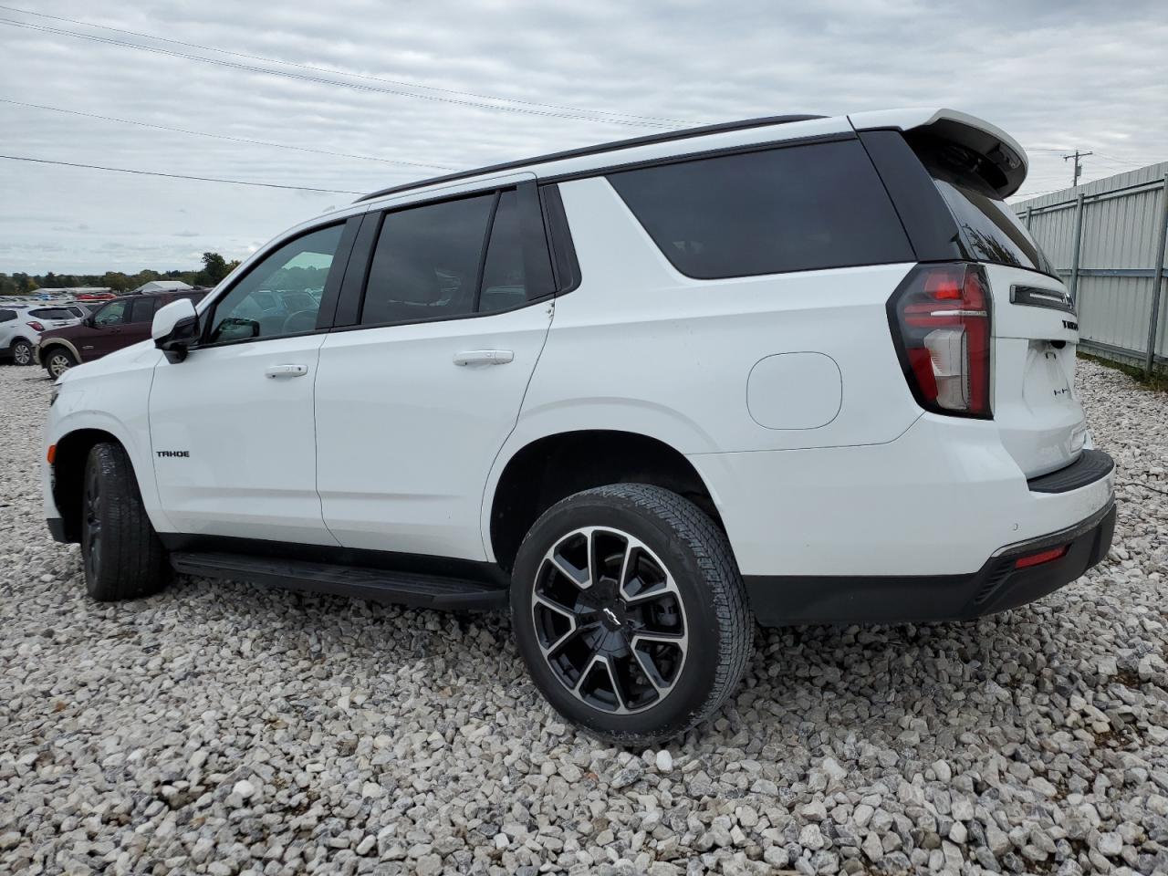 Изображение 2 2022 CHEVROLET TAHOE K1500 RST 2022 с VIN 1GNSKRKD1NR145078