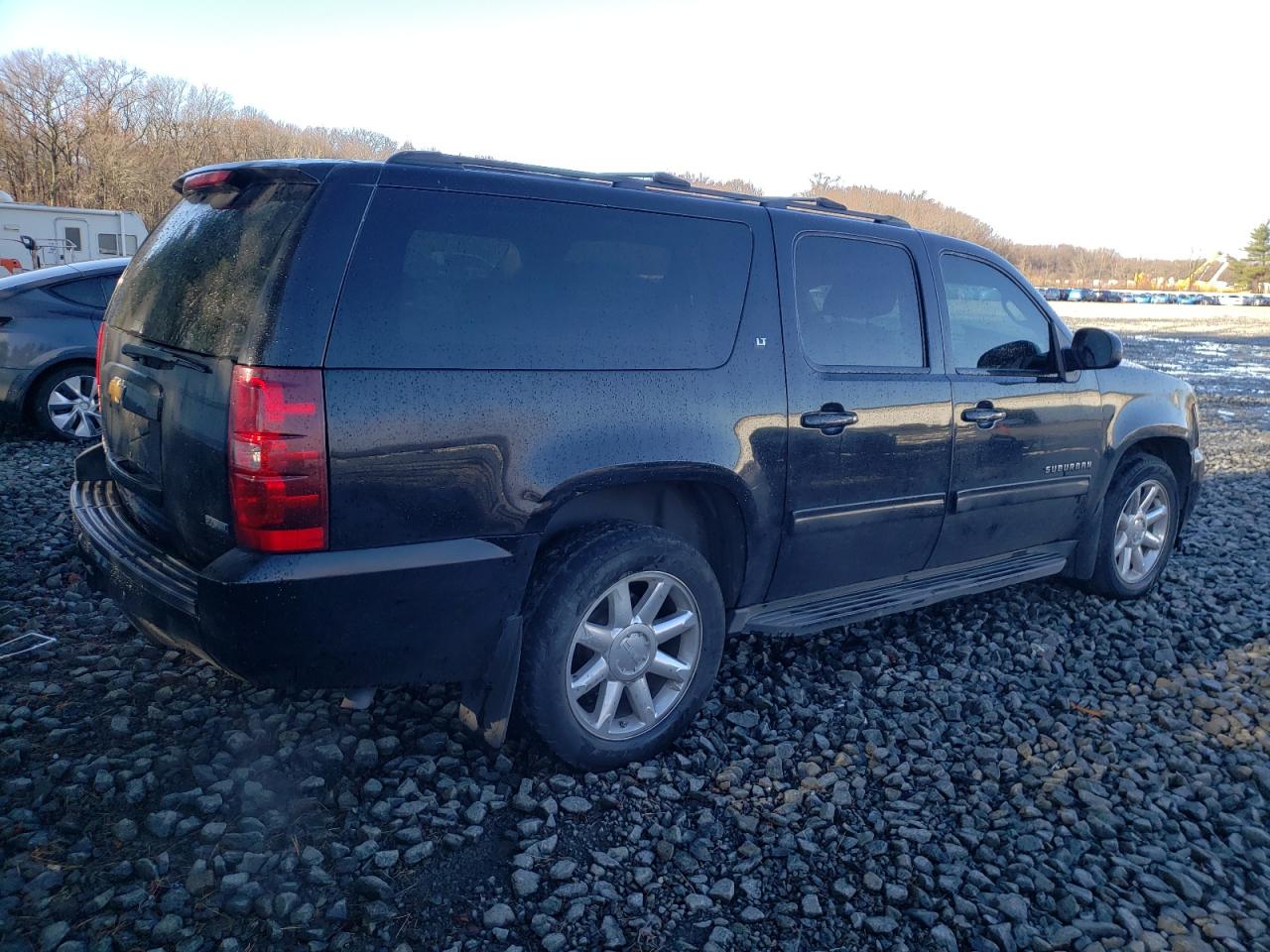 Image 3 of 2012 CHEVROLET SUBURBAN C1500 LT 2012 with VIN 1GNSCJE07CR187131