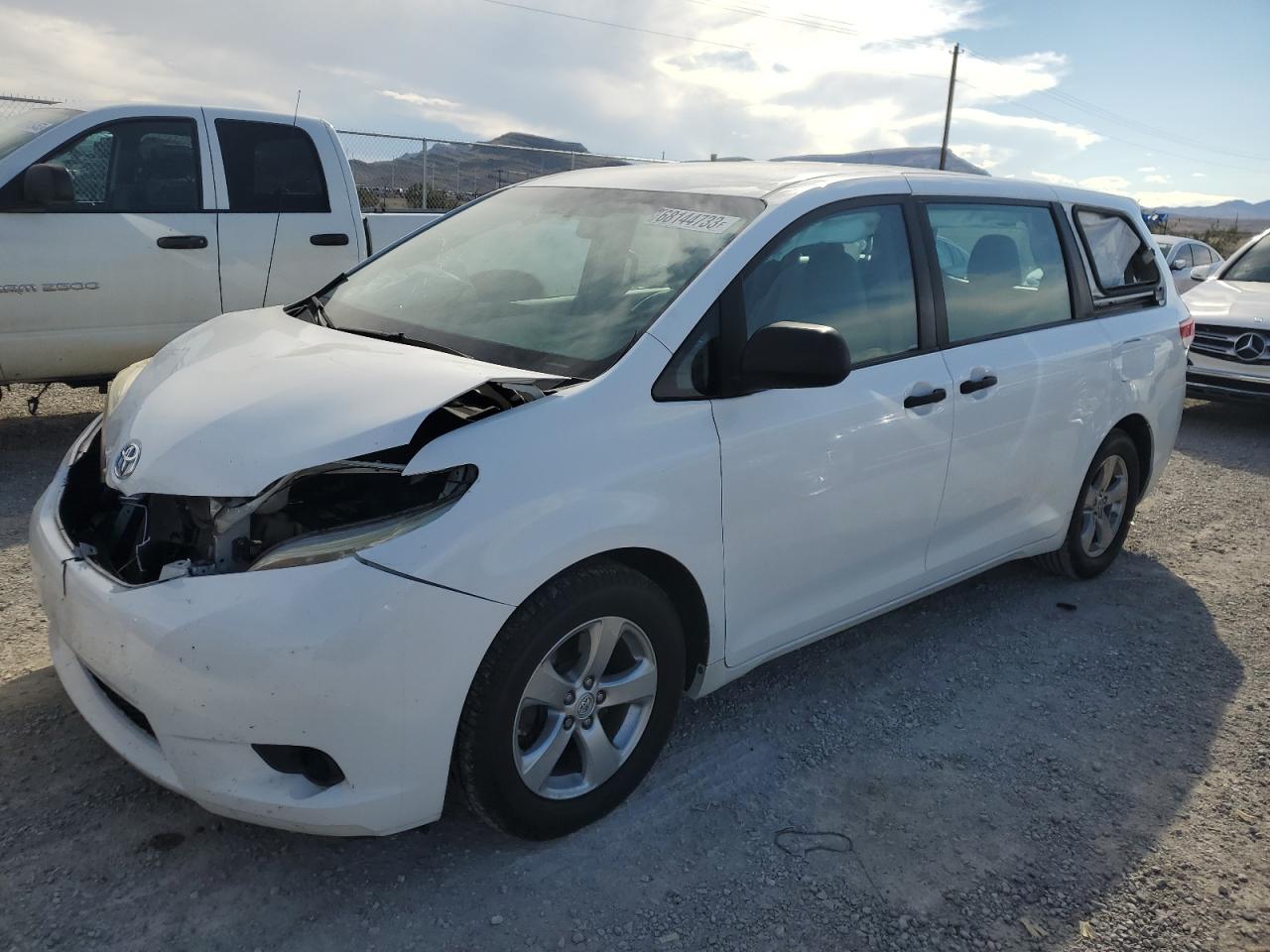 Obraz 2013 TOYOTA SIENNA  2013