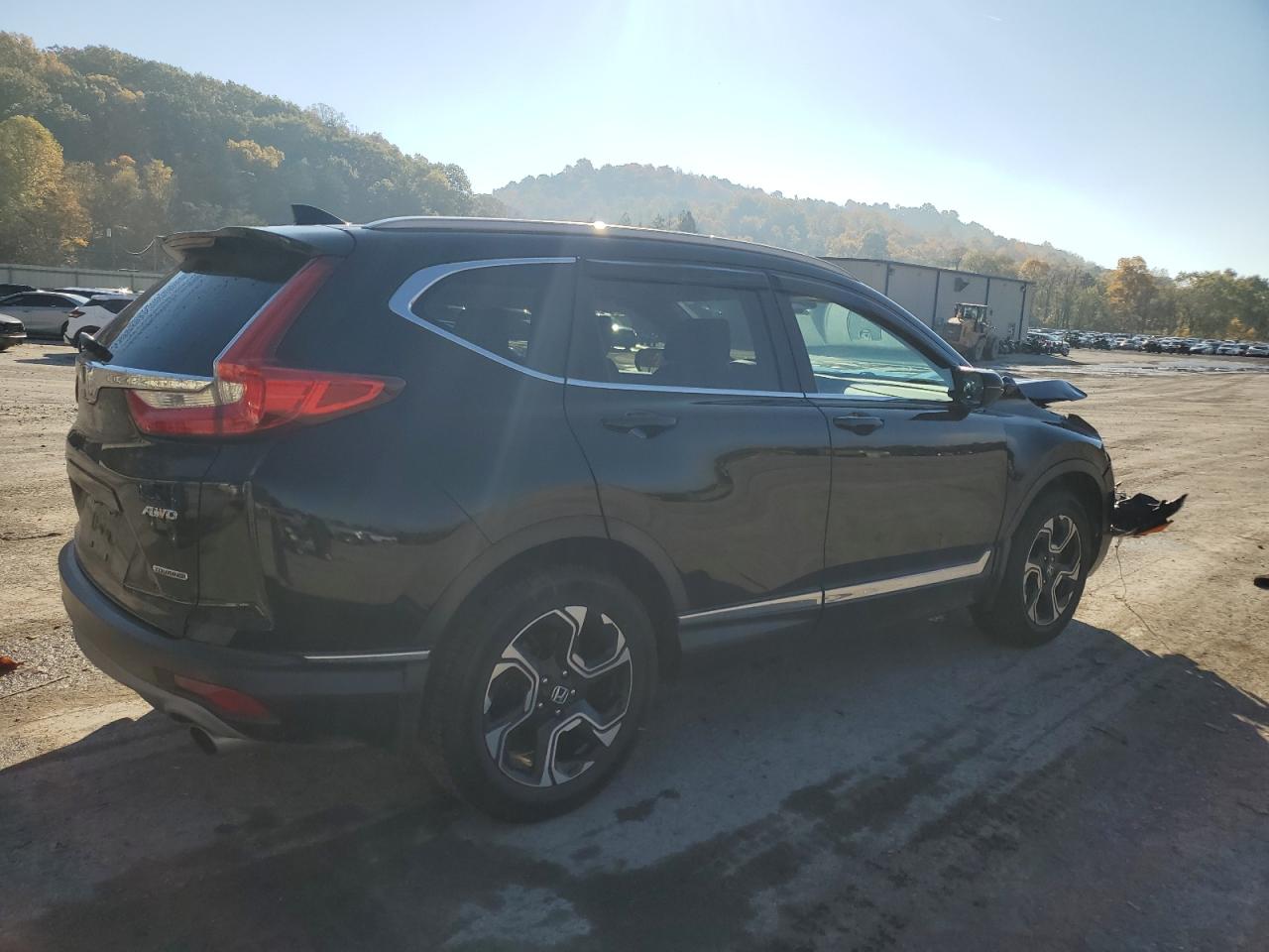Obraz 3 z 2018 HONDA CR-V TOURING 2018 z VIN 7FARW2H93JE058728