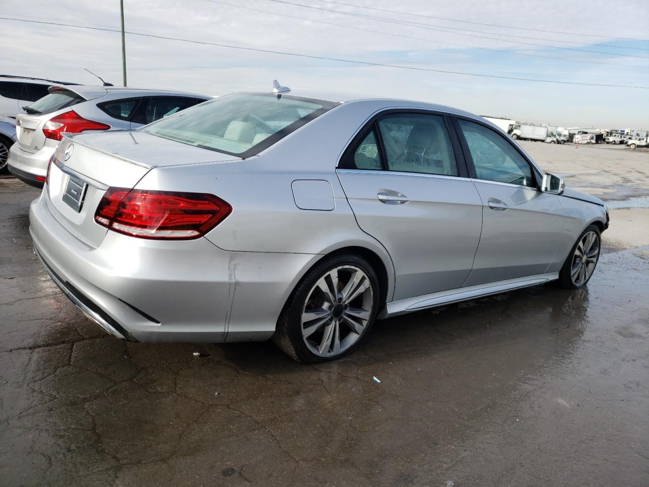 Obraz 3 z 2014 MERCEDES-BENZ E 350 2014 z VIN WDDHF5KB1EA964191