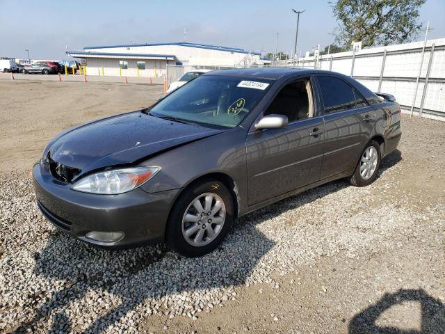 Obraz 1 z 2004 TOYOTA CAMRY LE 2004 z VIN JTDBE32K140259113