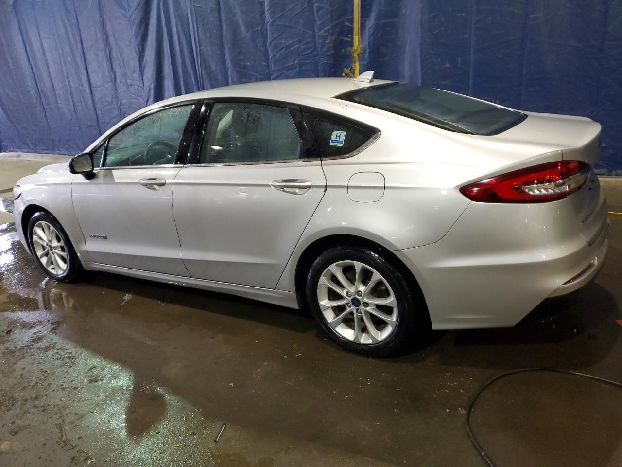 Image 2 of 2019 FORD FUSION SE 2019 with VIN 3FA6P0LU2KR167523