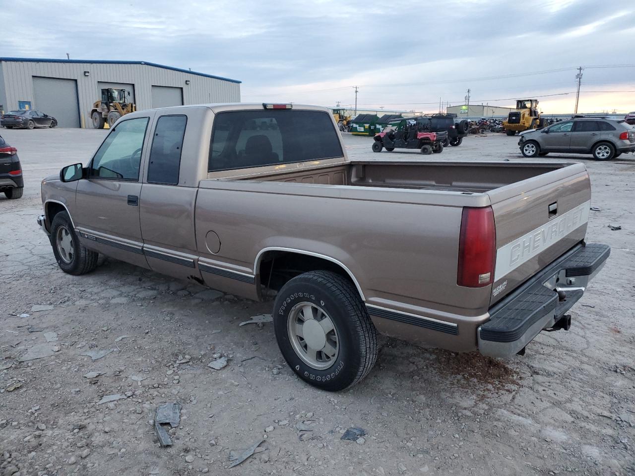 Image 2 of 1996 CHEVROLET GMT-400 C1500 1996 with VIN 2GCEC19R1T1202486