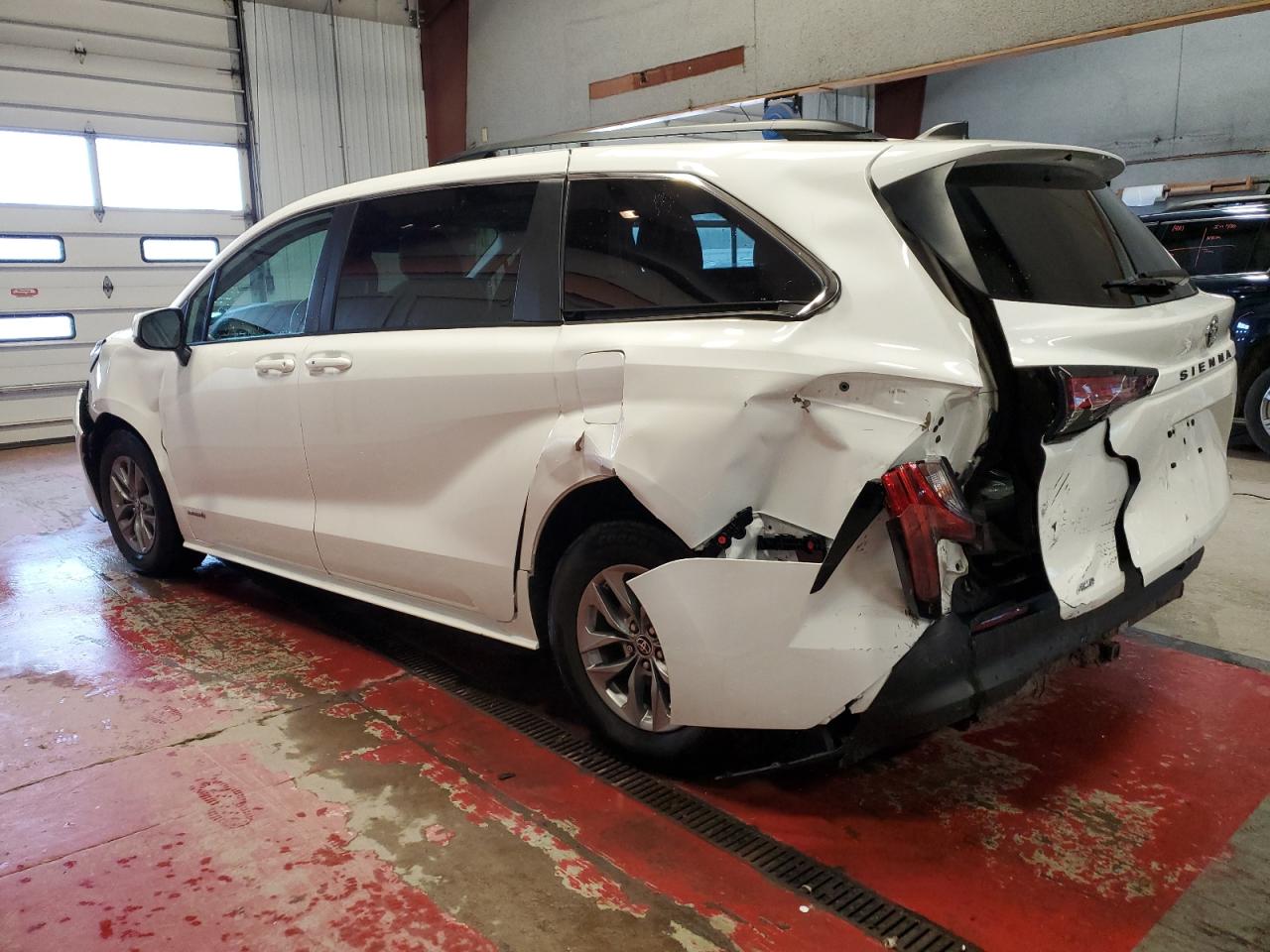 Image 2 of 2021 TOYOTA SIENNA LE 2021 with VIN 5TDKSKFC6MS040229