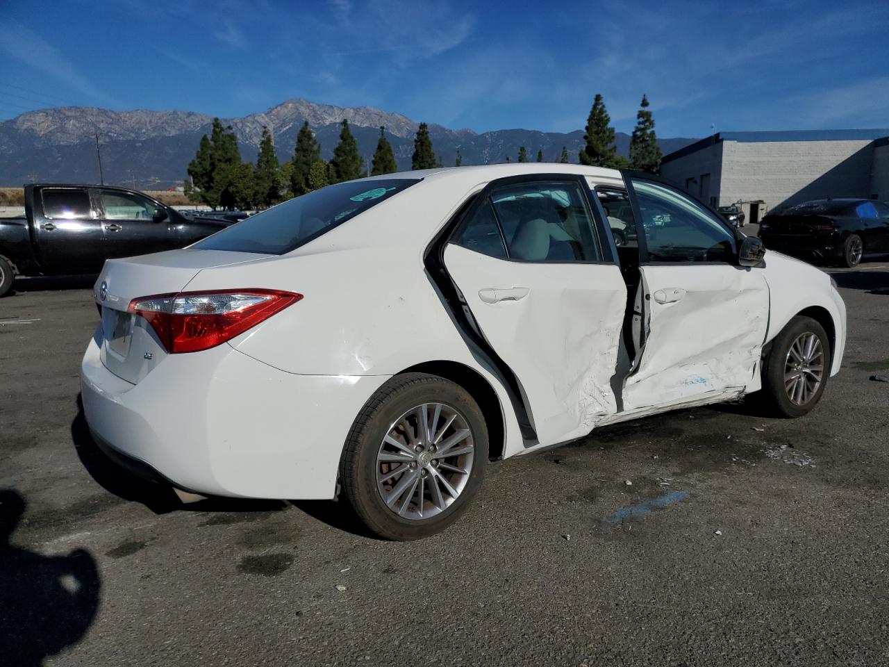 Obraz 3 z 2015 TOYOTA COROLLA L 2015 z VIN 5YFBURHE3FP359150